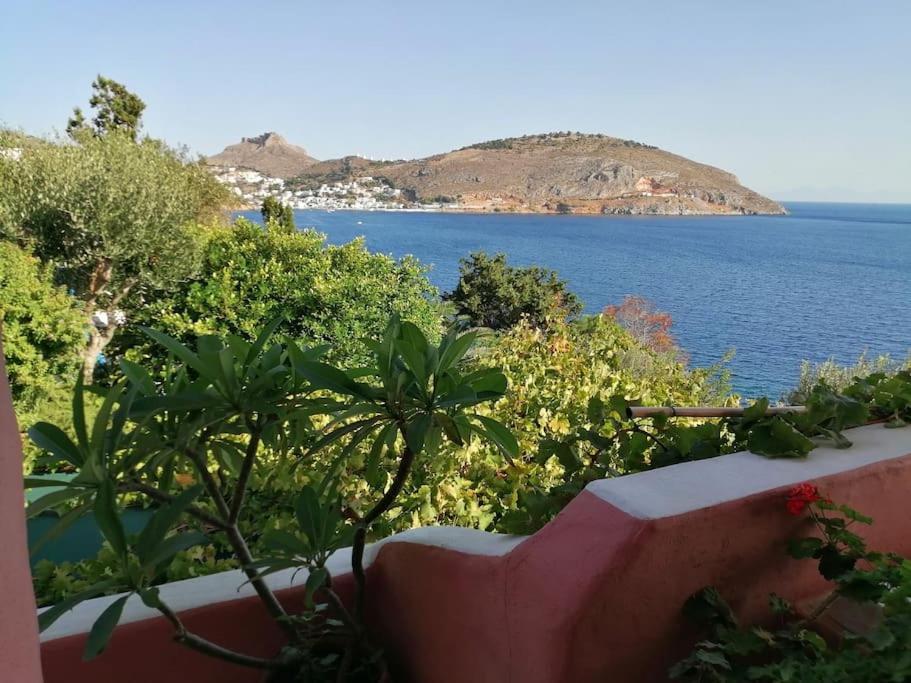 Vila Casa Dei Melograni At Vourlidia Leros Vromolithos Exteriér fotografie