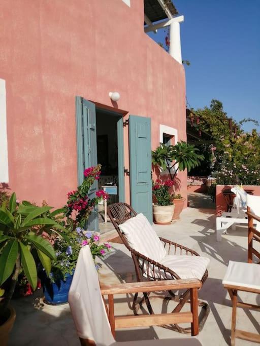 Vila Casa Dei Melograni At Vourlidia Leros Vromolithos Exteriér fotografie