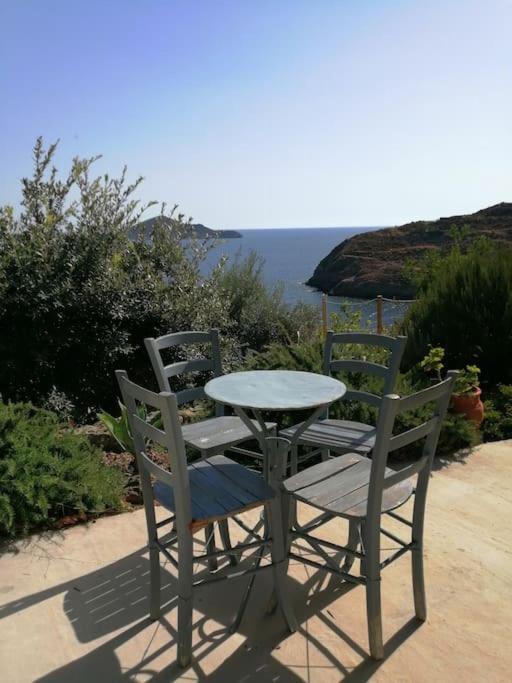 Vila Casa Dei Melograni At Vourlidia Leros Vromolithos Exteriér fotografie