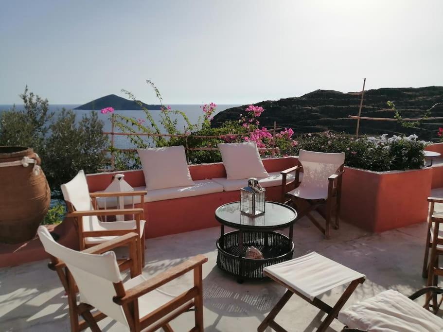 Vila Casa Dei Melograni At Vourlidia Leros Vromolithos Exteriér fotografie