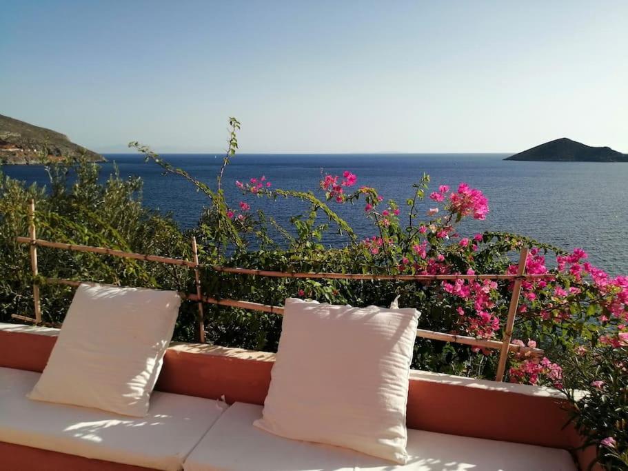 Vila Casa Dei Melograni At Vourlidia Leros Vromolithos Exteriér fotografie