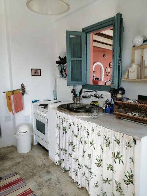 Vila Casa Dei Melograni At Vourlidia Leros Vromolithos Exteriér fotografie