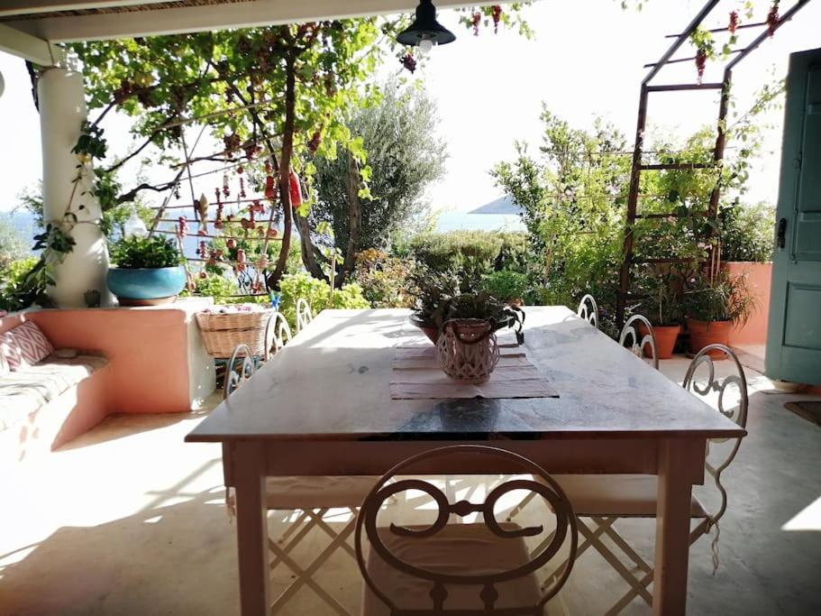 Vila Casa Dei Melograni At Vourlidia Leros Vromolithos Exteriér fotografie
