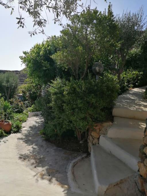 Vila Casa Dei Melograni At Vourlidia Leros Vromolithos Exteriér fotografie