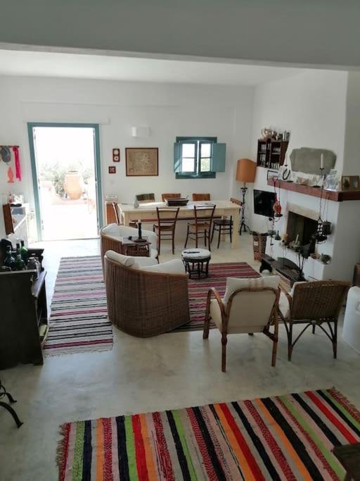 Vila Casa Dei Melograni At Vourlidia Leros Vromolithos Exteriér fotografie