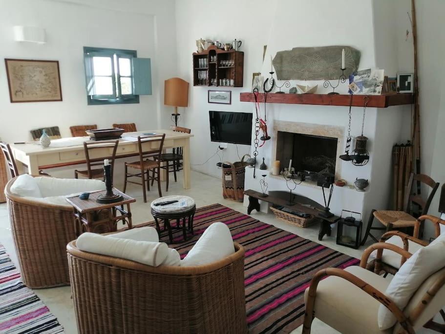 Vila Casa Dei Melograni At Vourlidia Leros Vromolithos Exteriér fotografie