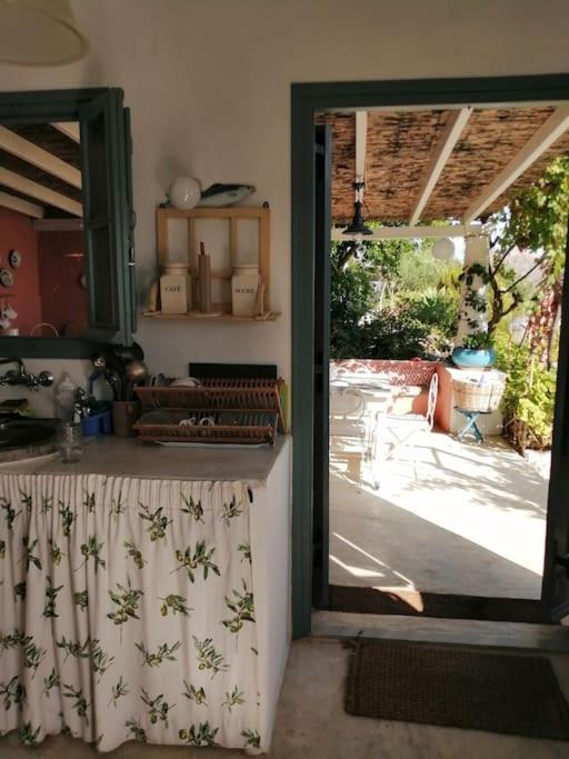 Vila Casa Dei Melograni At Vourlidia Leros Vromolithos Exteriér fotografie